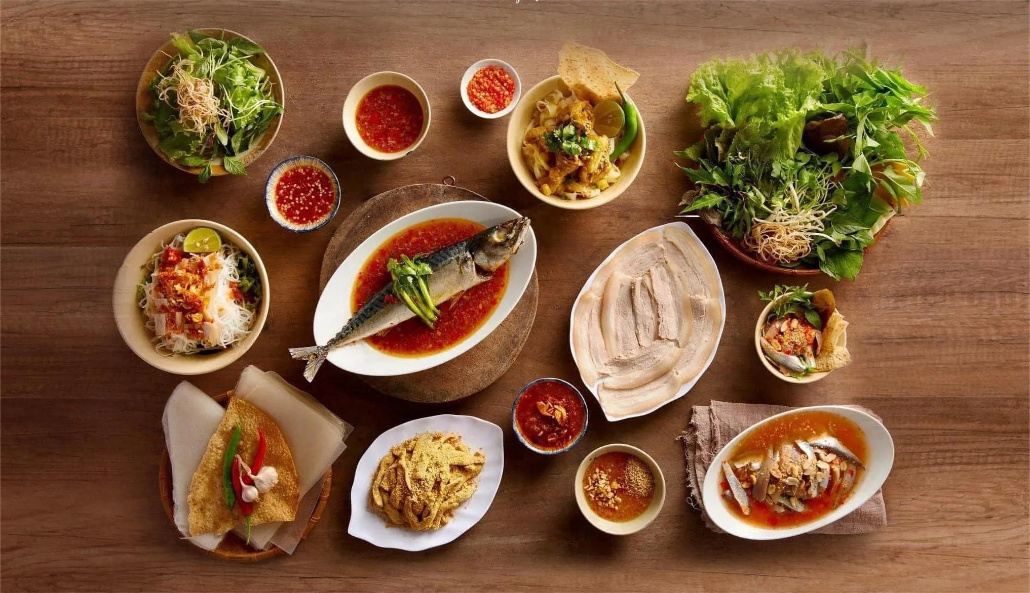 mâm cơm tại quán cô hồng